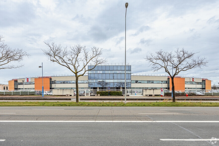 11 Allee Des Droits De L'Homme, Bron à vendre - Photo principale - Image 1 de 3