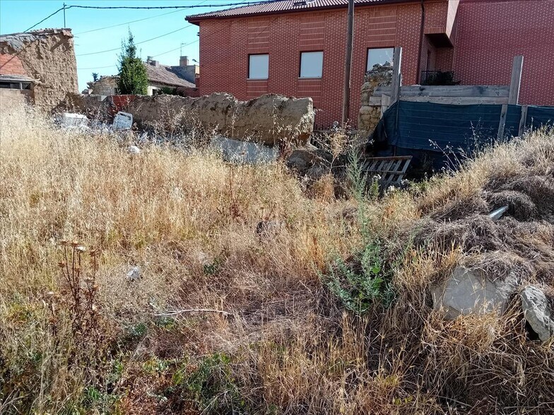 Calle del Agua, Fuensaldaña, Valladolid for sale - Primary Photo - Image 2 of 10