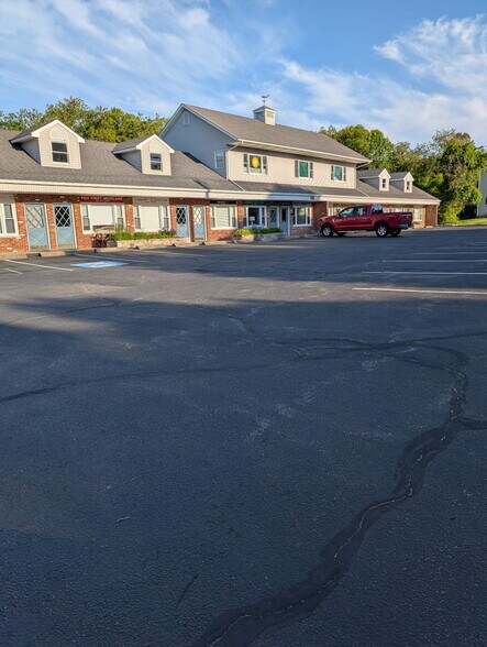 750 Boston Neck Rd, Narragansett, RI for lease - Building Photo - Image 2 of 7