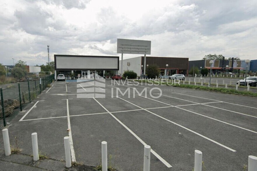 Retail in Claye Souilly for lease - Building Photo - Image 2 of 3