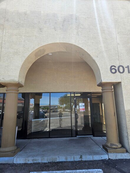 6017-6025 E McKellips Rd, Mesa, AZ for lease - Building Photo - Image 3 of 5