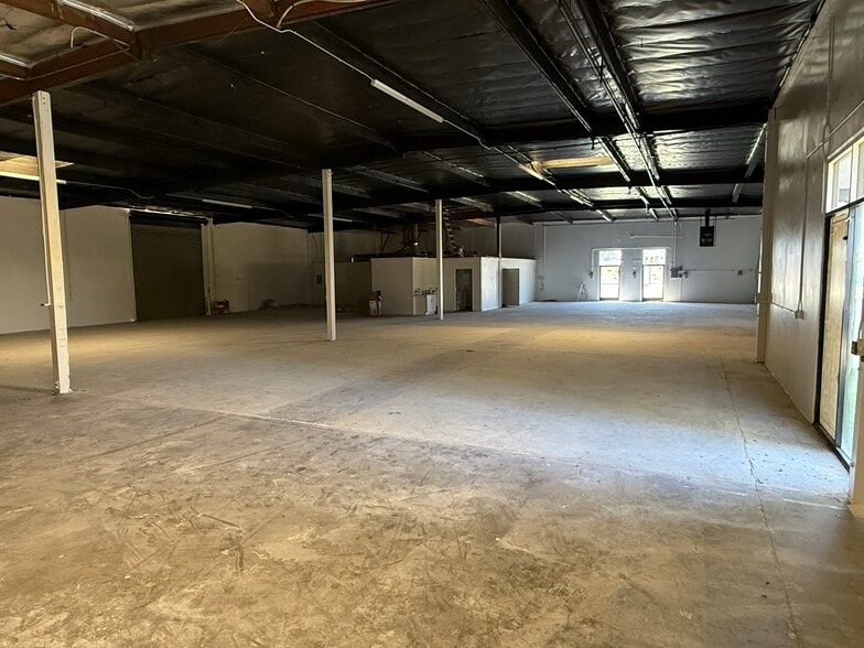 13161 Rosecrans Ave, Santa Fe Springs, CA for lease - Interior Photo - Image 2 of 5