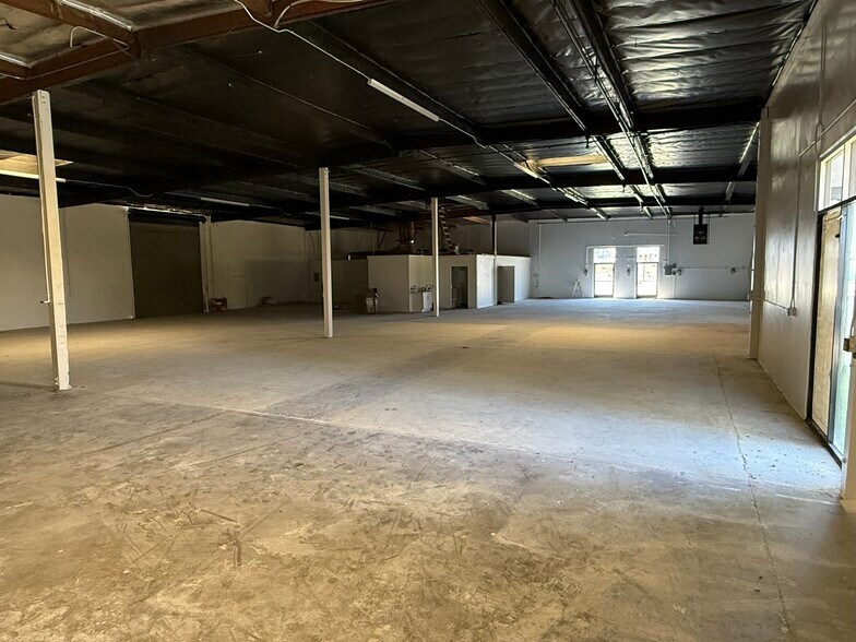 13161 Rosecrans Ave, Santa Fe Springs, CA à louer - Photo intérieure - Image 2 de 5