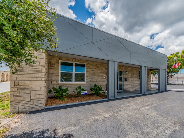 2051 Range Rd, Clearwater, FL for sale - Building Photo - Image 3 of 17