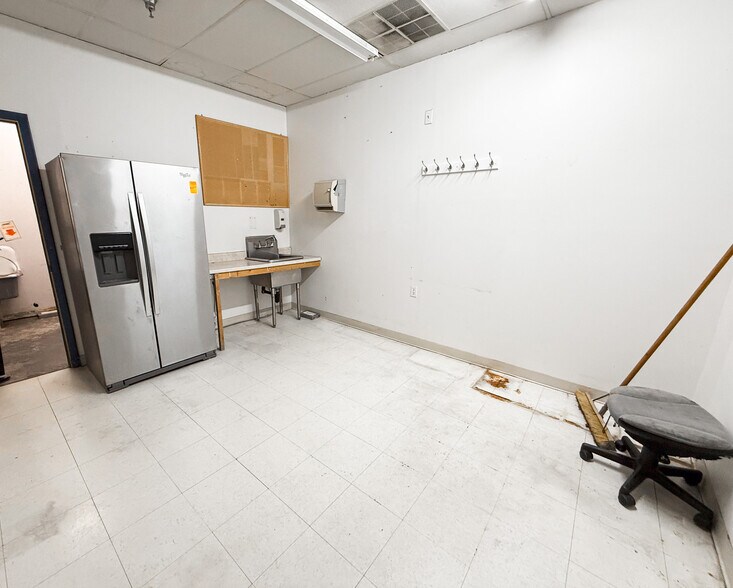 324-332 S Burnt Mill Rd, Voorhees, NJ for sale - Building Photo - Image 3 of 5