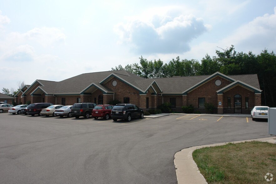 3311 S Packerland Dr, De Pere, WI à louer - Photo du bâtiment - Image 2 de 4