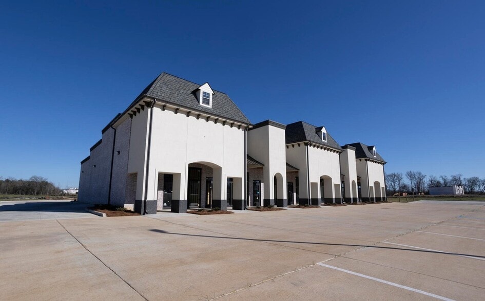100 Germantown Rd, Gluckstadt, MS à louer - Photo du bâtiment - Image 2 de 9