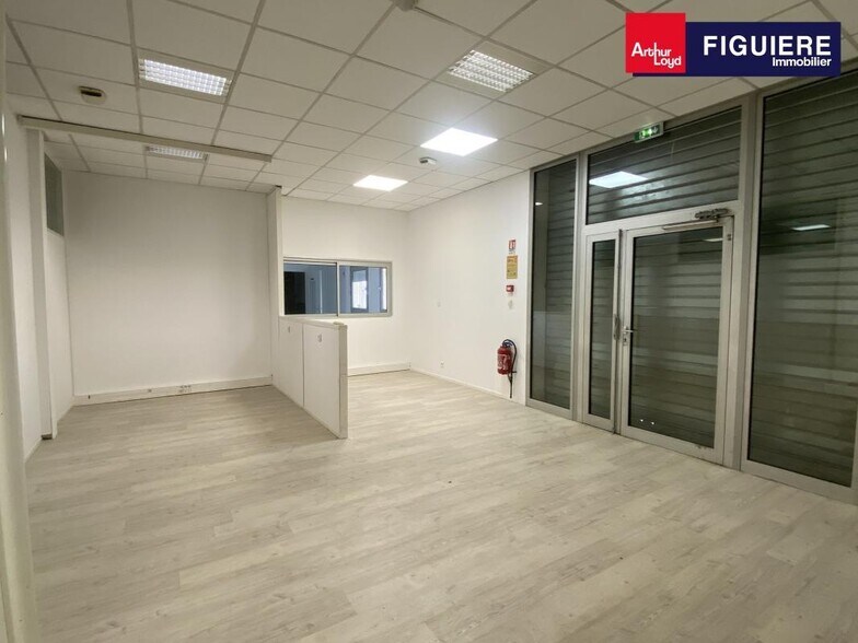Flex in Aix-en-Provence for lease - Building Photo - Image 3 of 7