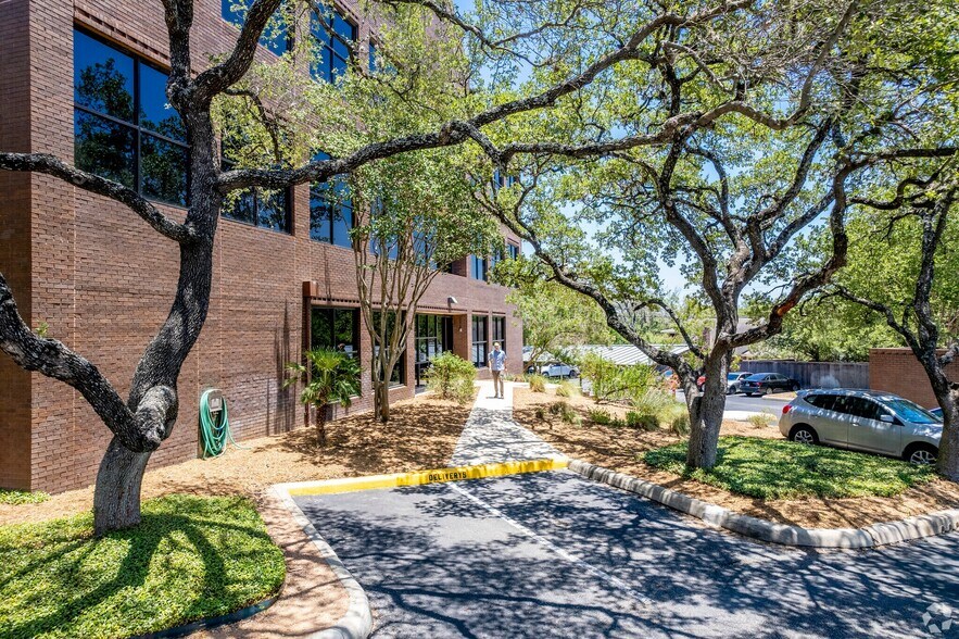 500 N Loop 1604 E, San Antonio, TX à louer - Photo du bâtiment - Image 3 de 7
