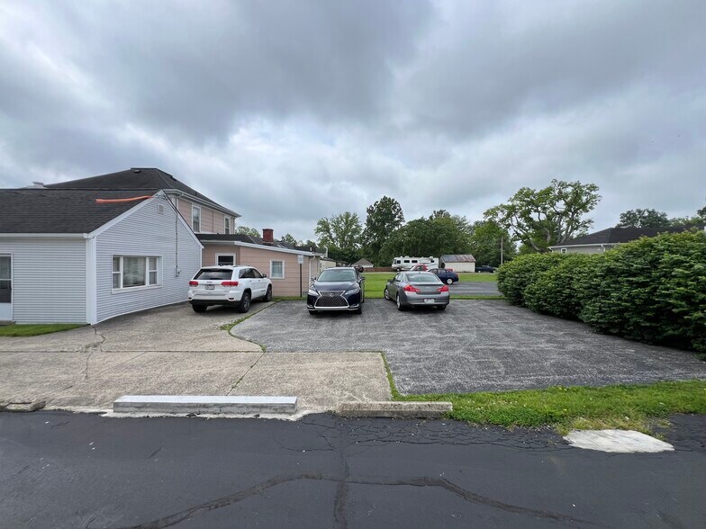 109 S Main St, Bethel, OH à louer - Photo du bâtiment - Image 3 de 18