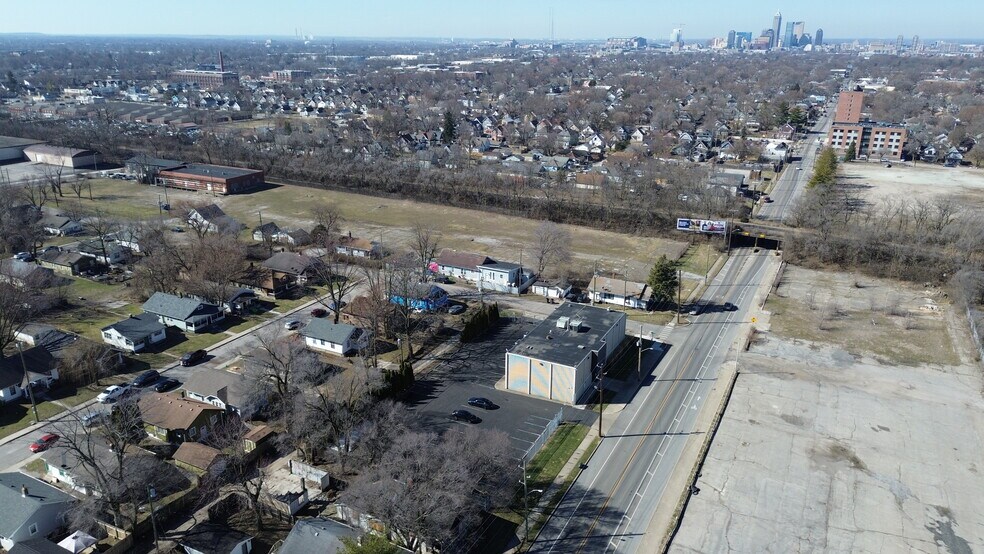 3535 E Michigan St, Indianapolis, IN à vendre - Photo du bâtiment - Image 2 de 10