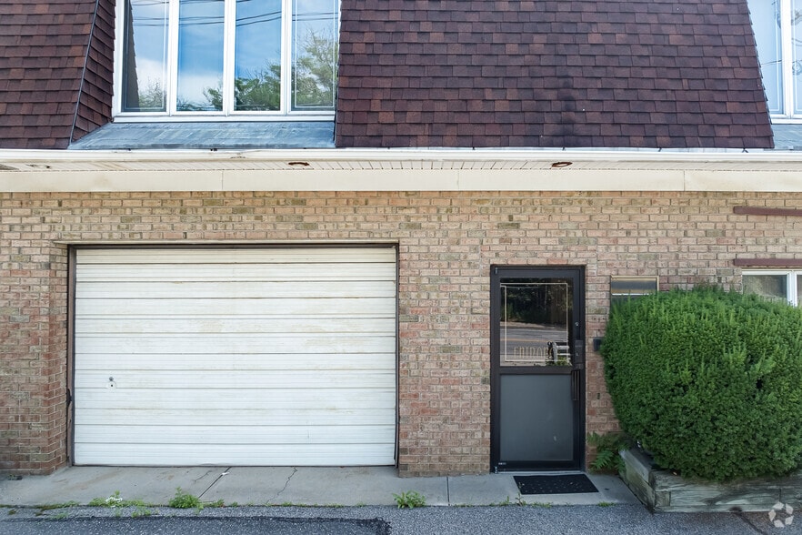 42 Herb Hill Rd, Glen Cove, NY à louer - Photo du bâtiment - Image 2 de 5