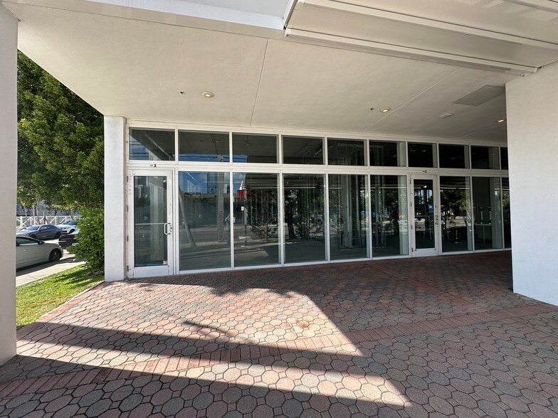 2700 N Miami Ave, Miami, FL for lease - Building Photo - Image 2 of 16