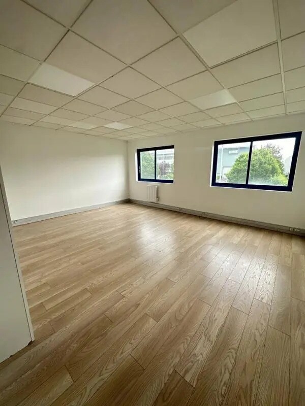 6-8 Rue De La Closerie, Lisses for lease Interior Photo- Image 1 of 18