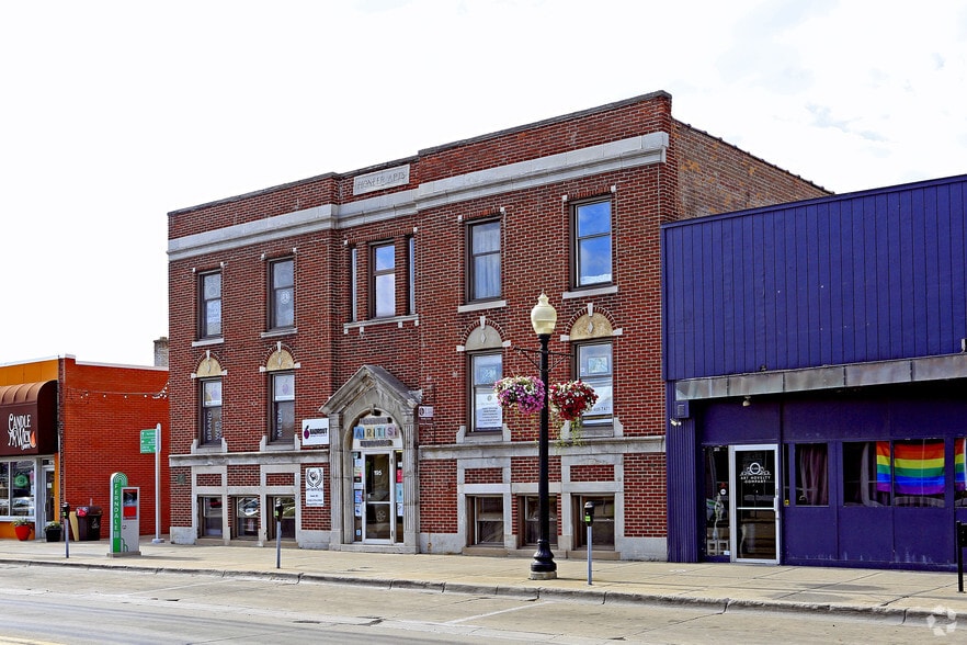 195 W 9 Mile Rd, Ferndale, MI for lease - Building Photo - Image 2 of 3