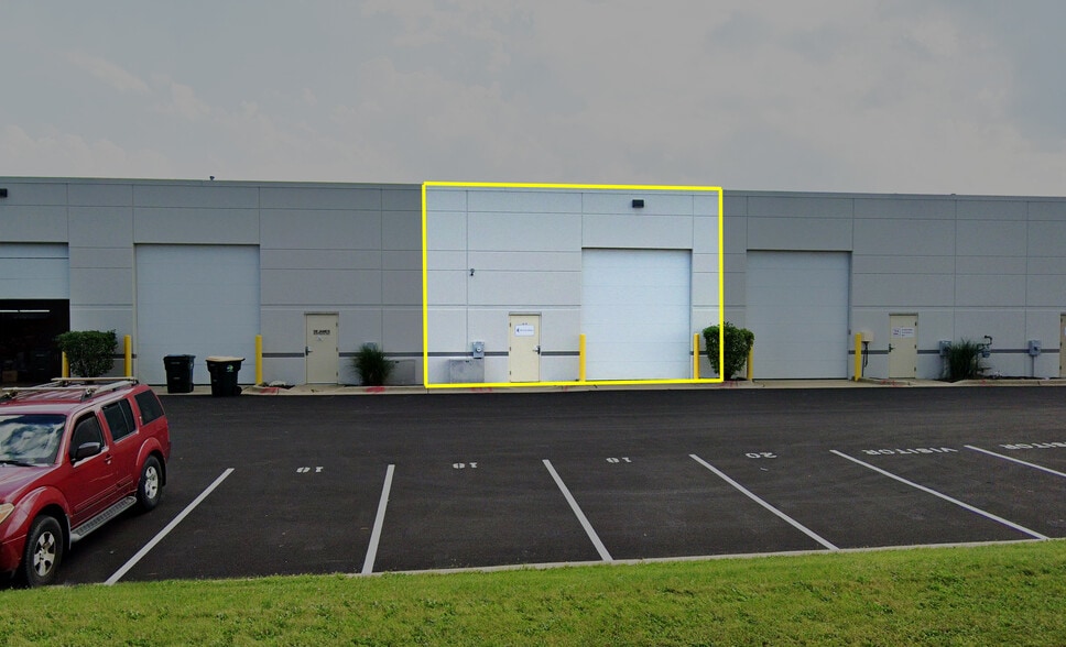 2402-2430 Millennium Dr, Elgin, IL for sale - Building Photo - Image 2 of 10