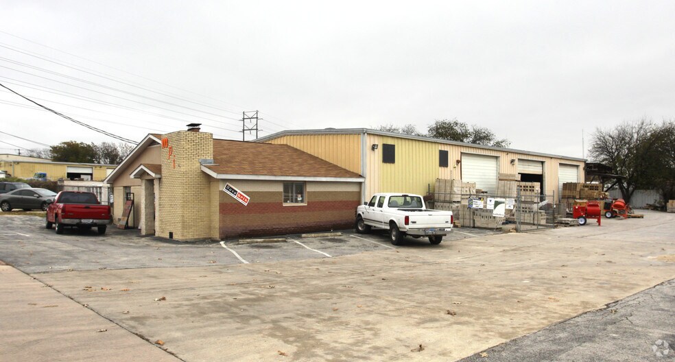 835 Kramer Ln, Austin, TX à vendre - Photo principale - Image 1 de 3