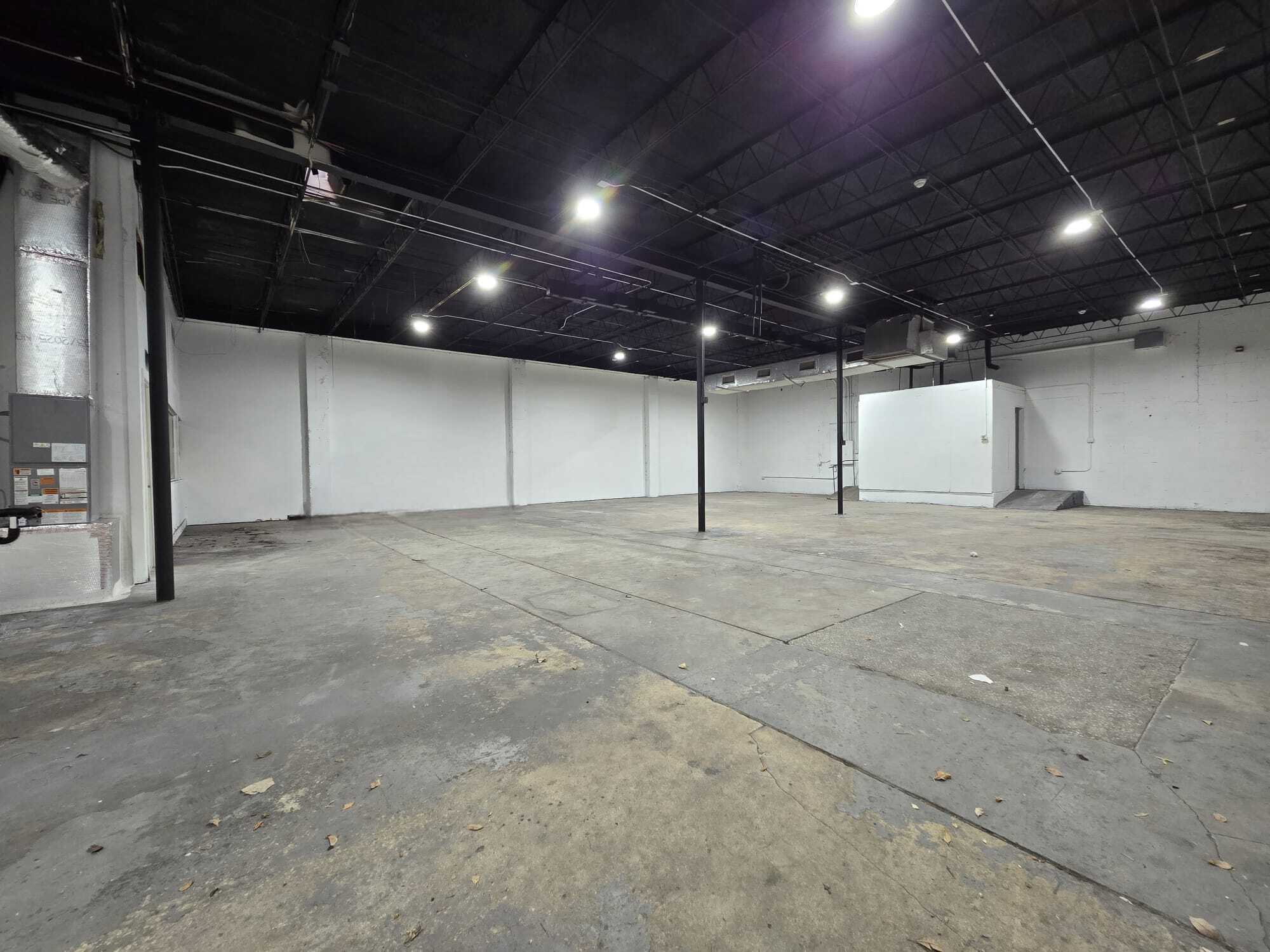 52 SW 5th Ct, Pompano Beach, FL for lease Interior Photo- Image 1 of 7