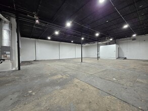 52 SW 5th Ct, Pompano Beach, FL for lease Interior Photo- Image 1 of 7