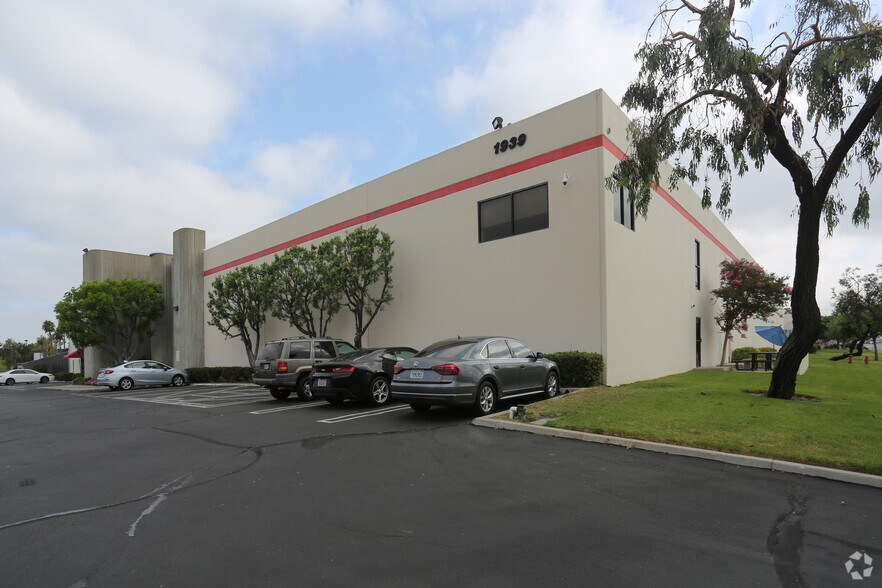 1939 Deere Ave, Irvine, CA for lease - Building Photo - Image 1 of 10