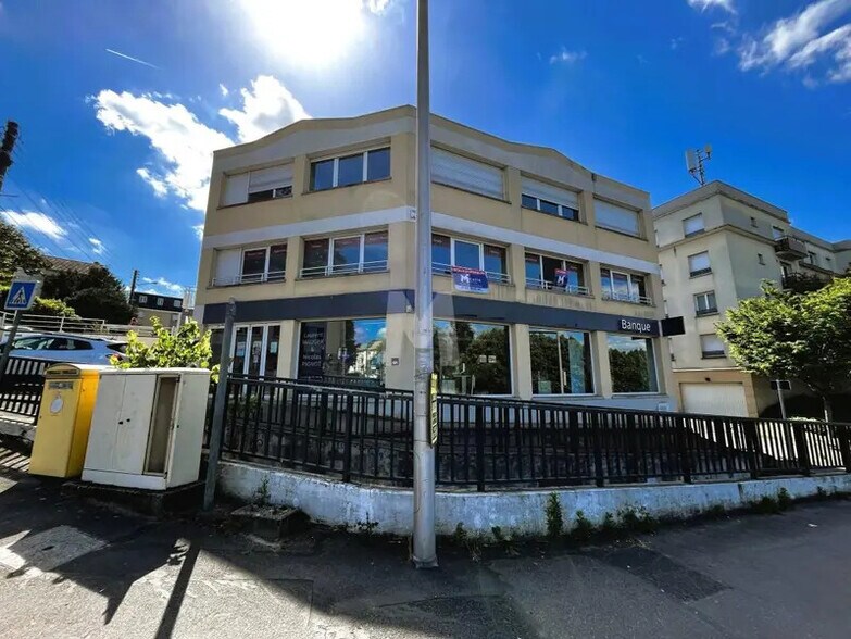 Bureau dans Ris-Orangis à louer - Photo du bâtiment - Image 2 de 9