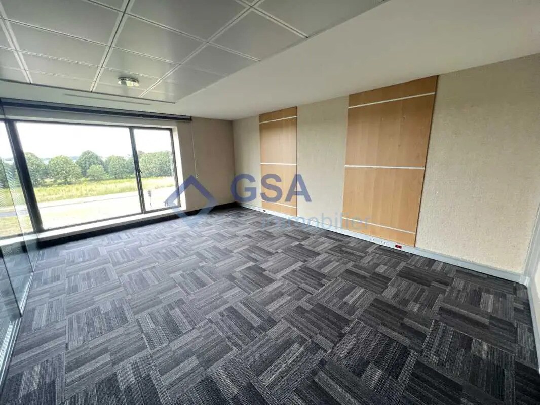 Bureau dans Lieusaint à louer Photo du bâtiment- Image 1 de 5