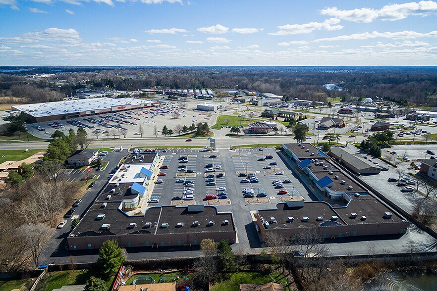 4174-4246 Pontiac Lake Rd, Waterford, MI à louer - Photo du bâtiment - Image 2 de 18