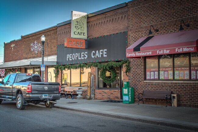 Plus de détails pour 118 Main St S, Cambridge, MN - Commerce de détail à vendre