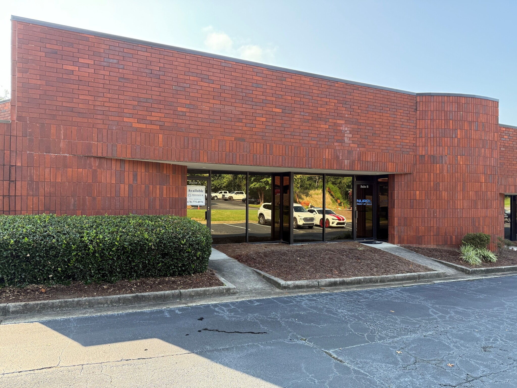 2046 W Park Pl, Stone Mountain, GA for lease Interior Photo- Image 1 of 7