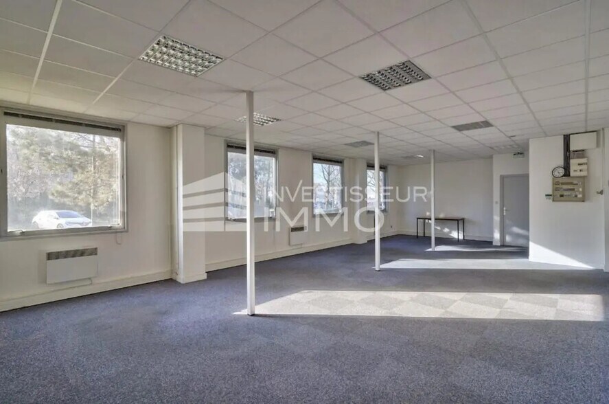 Office in Lognes for lease - Interior Photo - Image 2 of 6