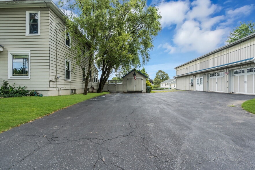 732 NJ-57 Rt, Stewartsville, NJ for sale - Primary Photo - Image 3 of 49