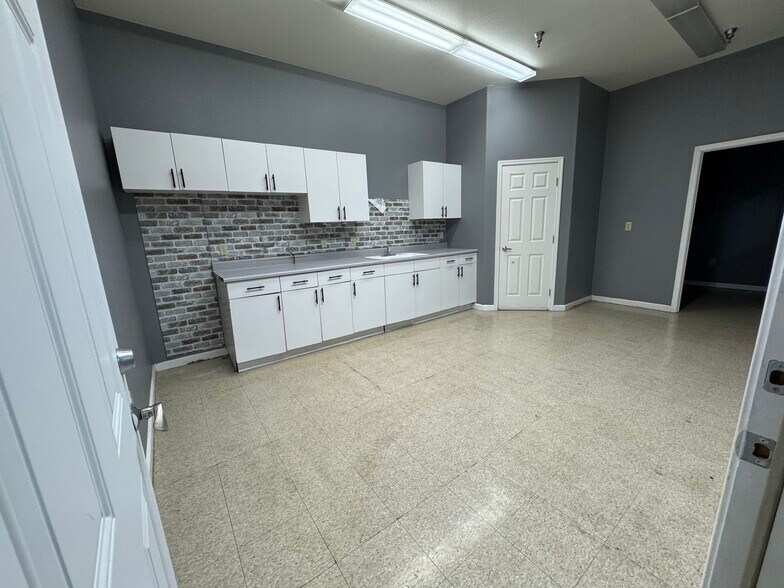 820 Capitolio Way, San Luis Obispo, CA à louer - Photo du bâtiment - Image 3 de 11