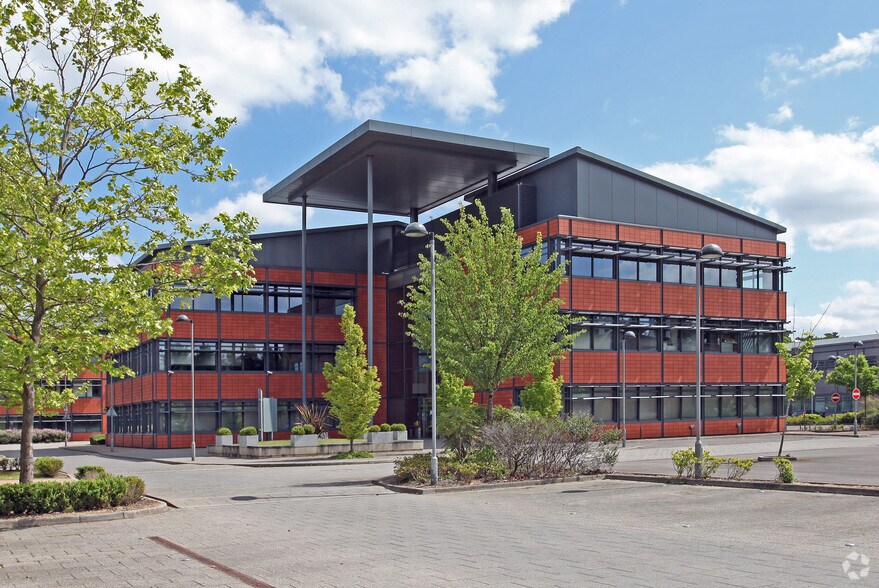 Fieldhouse Ln, Marlow à louer - Photo principale - Image 1 de 48