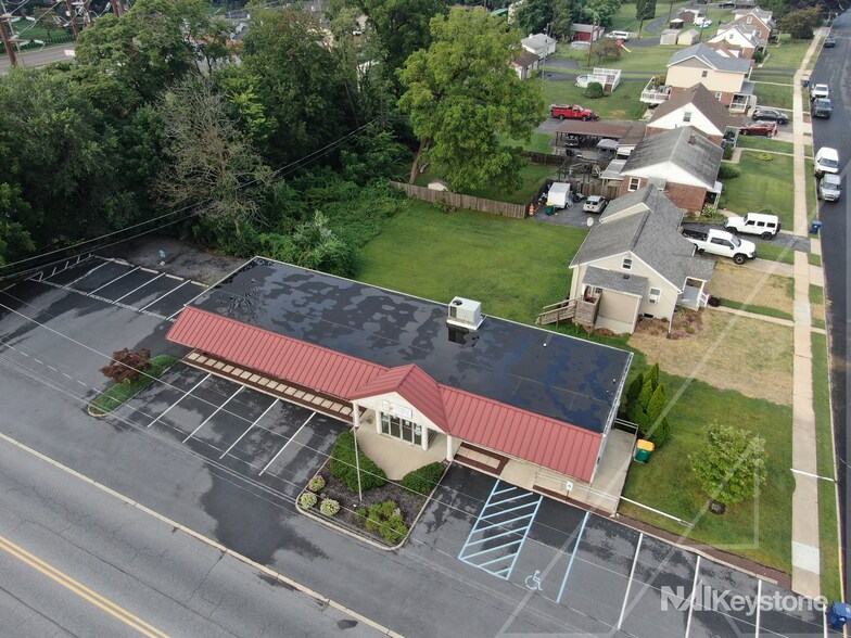 35 S Dwight St, West Lawn, PA à vendre - Photo du bâtiment - Image 2 de 36