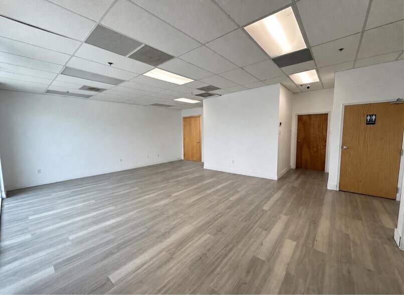 9777 Satellite Blvd, Orlando, FL à louer - Photo du bâtiment - Image 3 de 12