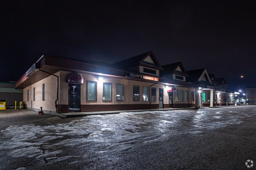 130 Broadway Blvd, Sherwood Park, AB à vendre - Photo du bâtiment - Image 2 de 13