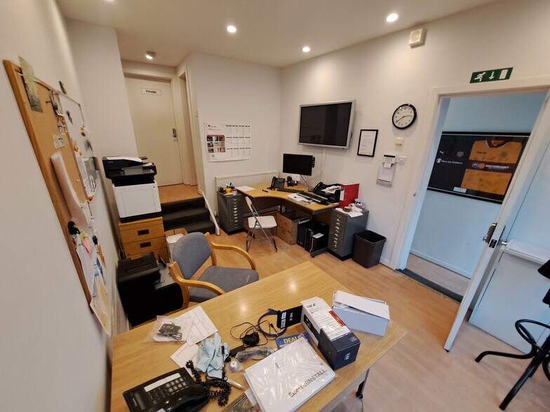 5-7 Kingsknowe Park, Edinburgh à vendre - Photo du bâtiment - Image 2 de 3