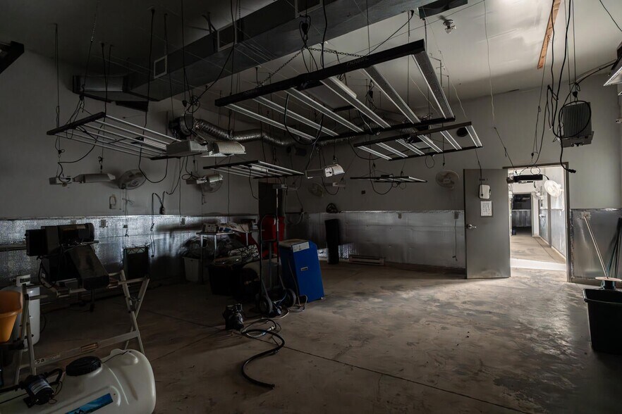 2831 59th Ln, Boone, CO à vendre - Photo du bâtiment - Image 3 de 54