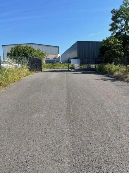 76 Chemin Des Molières, Lentilly à louer - Photo du bâtiment - Image 3 de 3