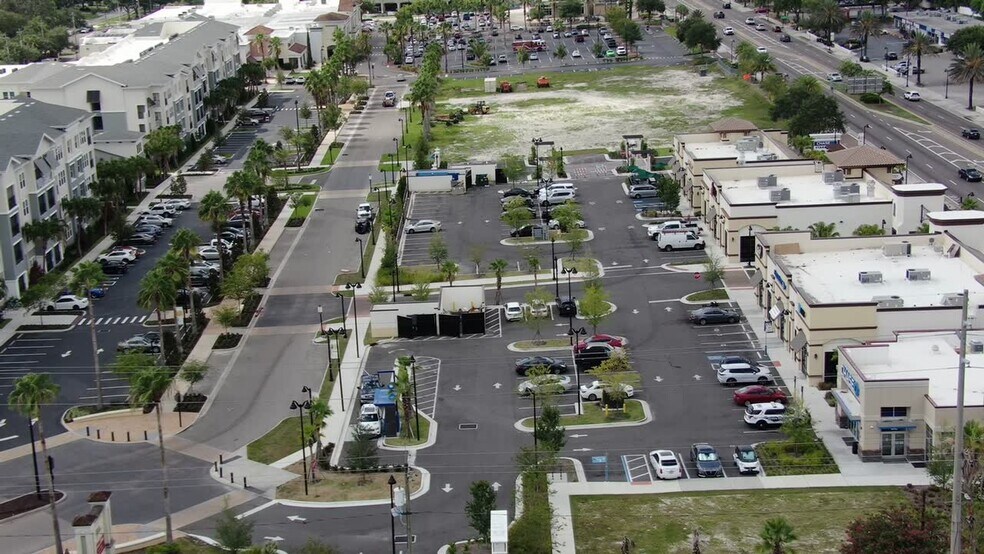 8901 N 56th St, Temple Terrace, FL à vendre - Vidéo sur l’inscription commerciale - Image 2 de 19