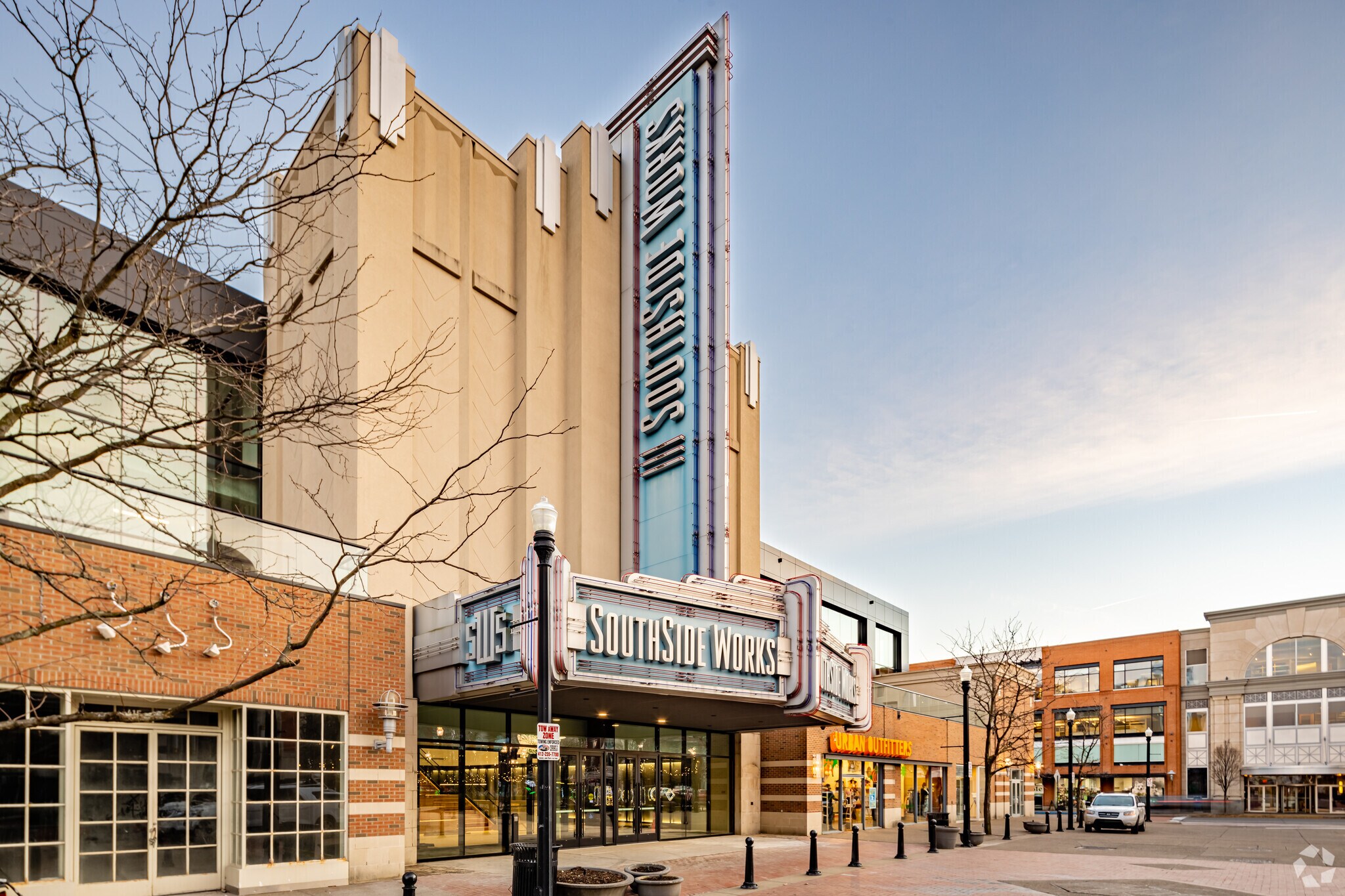 425 Cinema Dr, Pittsburgh, PA for lease Primary Photo- Image 1 of 8