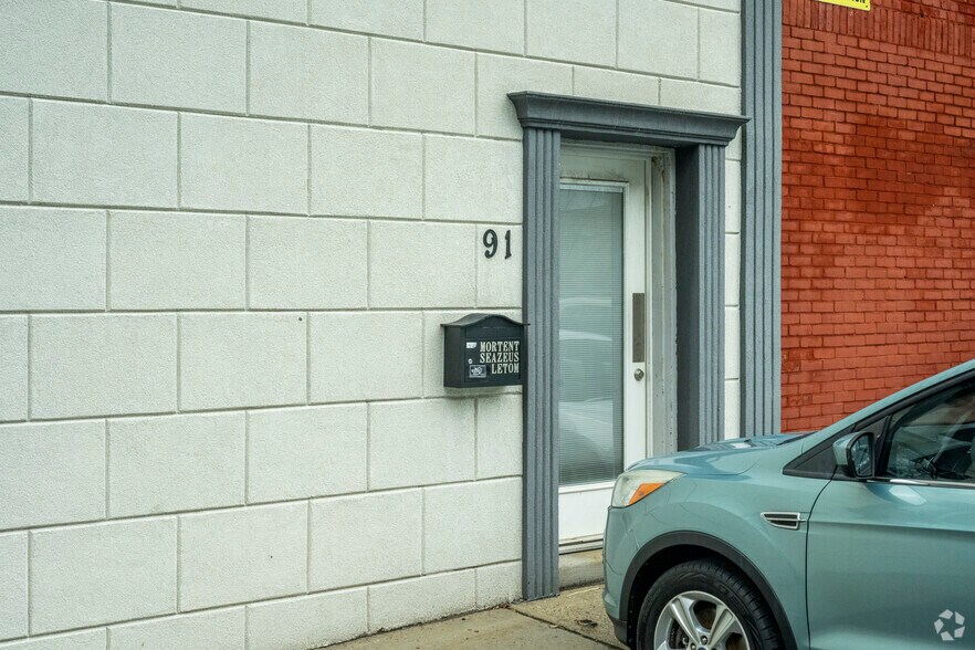 91 Commercial Ave, Garden City, NY à louer - Photo du bâtiment - Image 2 de 4