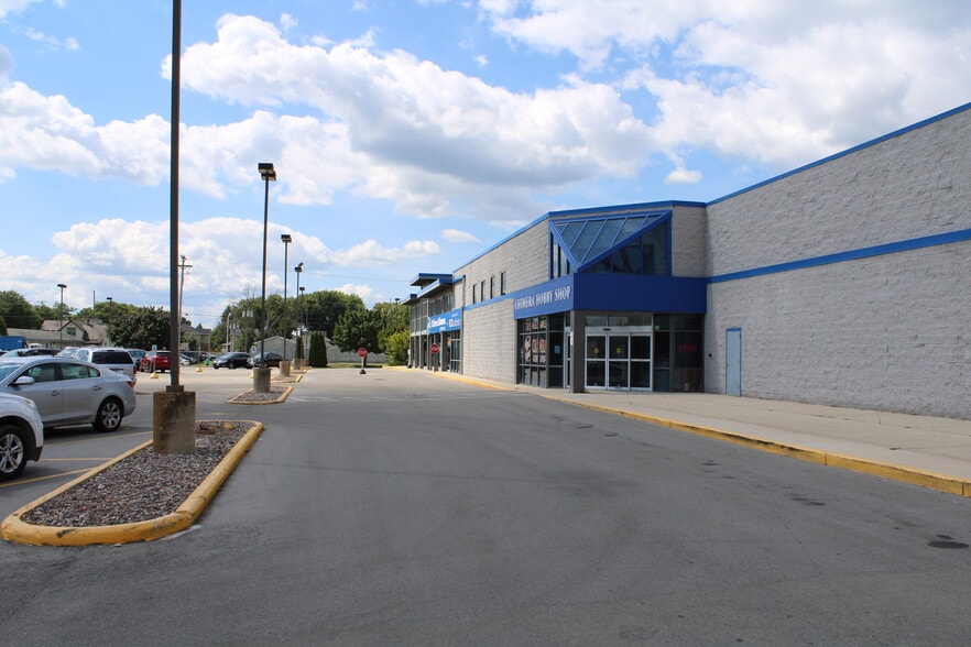 7-75 W Scott St, Fond Du Lac, WI for sale - Building Photo - Image 3 of 5