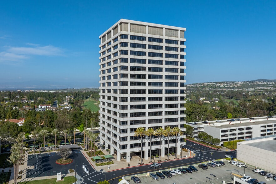 660 Newport Center Dr, Newport Beach, CA for lease - Primary Photo - Image 1 of 13