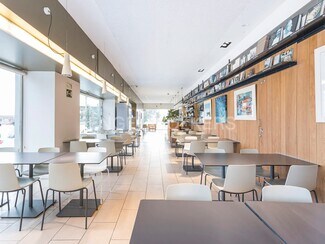 Plus de détails pour Multi-résidentiel à vendre