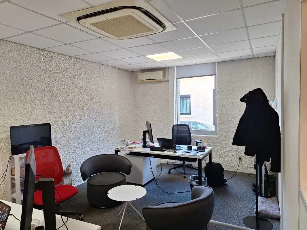 Commerce de détail dans Cenon à louer Photo intérieure- Image 1 de 7