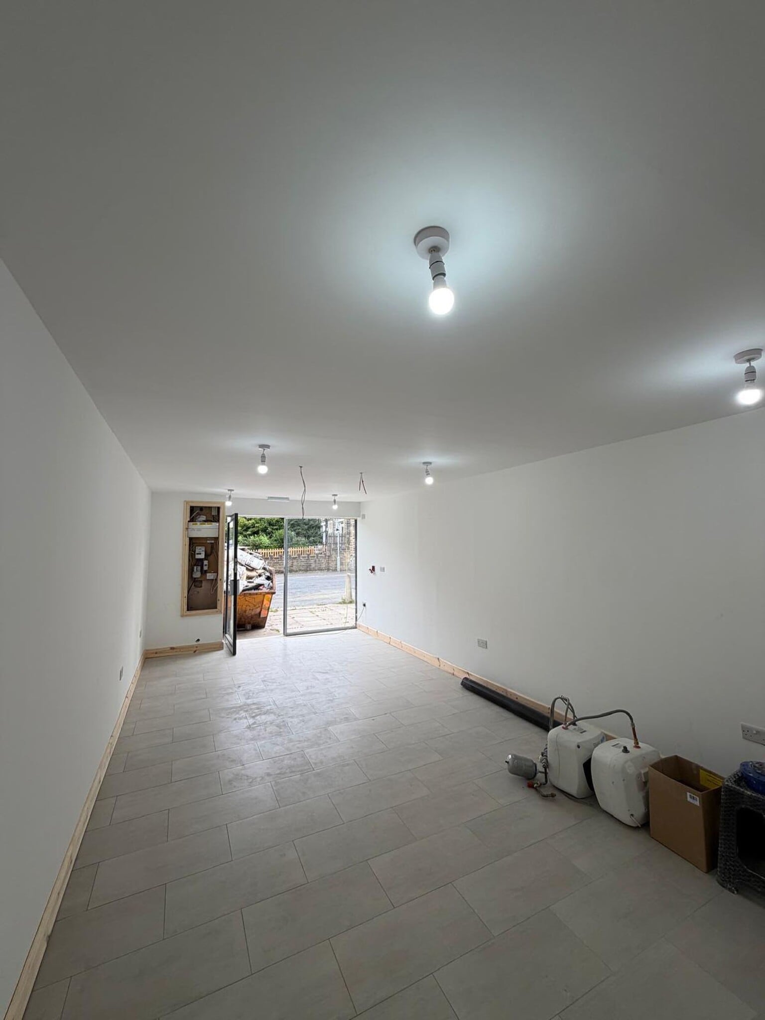 1B Church Ln, Huddersfield for lease Interior Photo- Image 1 of 5