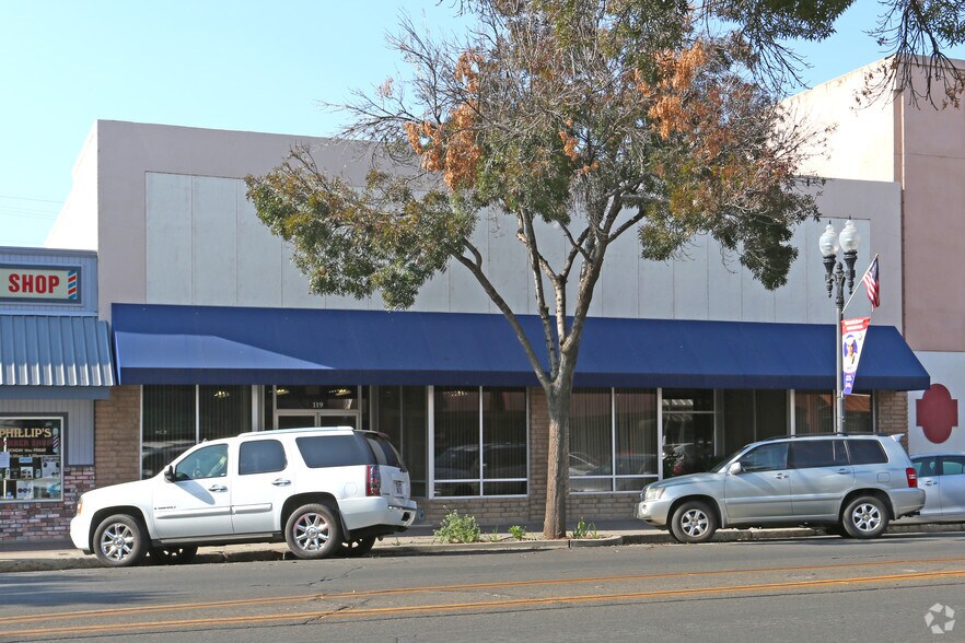 119 N Main St, Porterville, CA à louer - Photo du bâtiment - Image 2 de 11
