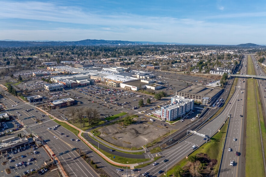 9155 SE Sunnyside Rd, Happy Valley, OR for sale - Building Photo - Image 2 of 8