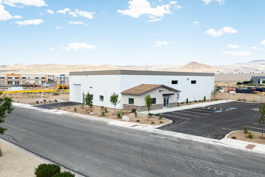 140 Design Place, Sparks, NV à louer - Photo du bâtiment - Image 2 de 8
